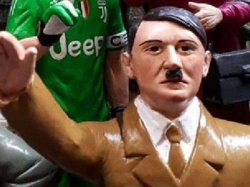 Napoli, polemica sulla statuetta di Hitler per il presepe