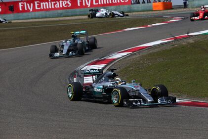 Gp Cina, doppietta Mercedes. Ferrari terza e quarta 7