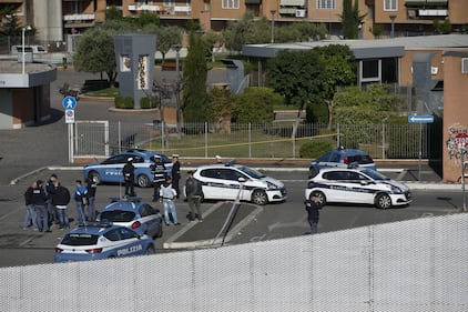 Roma, fiamme in camper di rom: morte tre sorelle 4