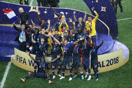 La Francia solleva la Coppa del Mondo: tutte le foto della festa  5