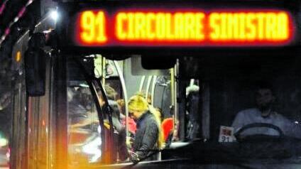 Ancora una rissa sulla 90. L'autista: "Così ogni notte"