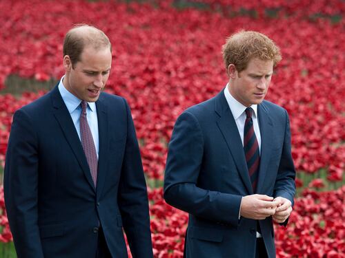 Dopo Elisabetta, un lungo (e brutto) royal show. Harry ha trasformato i Windsor negli Addams