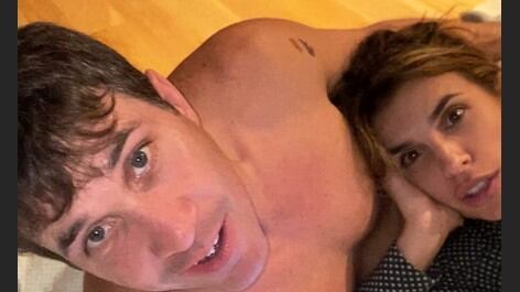 Elisabetta Canalis e il marito beccati a letto dalla figlia