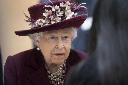 Il Principe Harry e la Regina Elisabetta II in foto 10