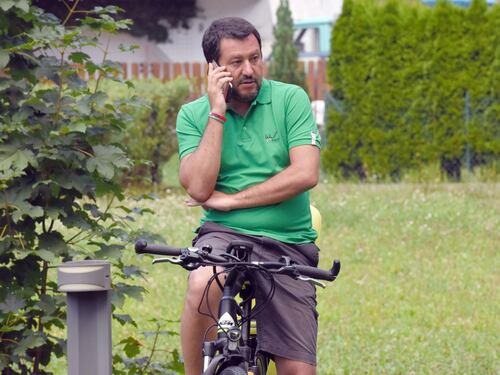 La Lega teme "accerchiamento" dei pm su Salvini. Spuntano altre accuse: "Si voterà nel 2019"