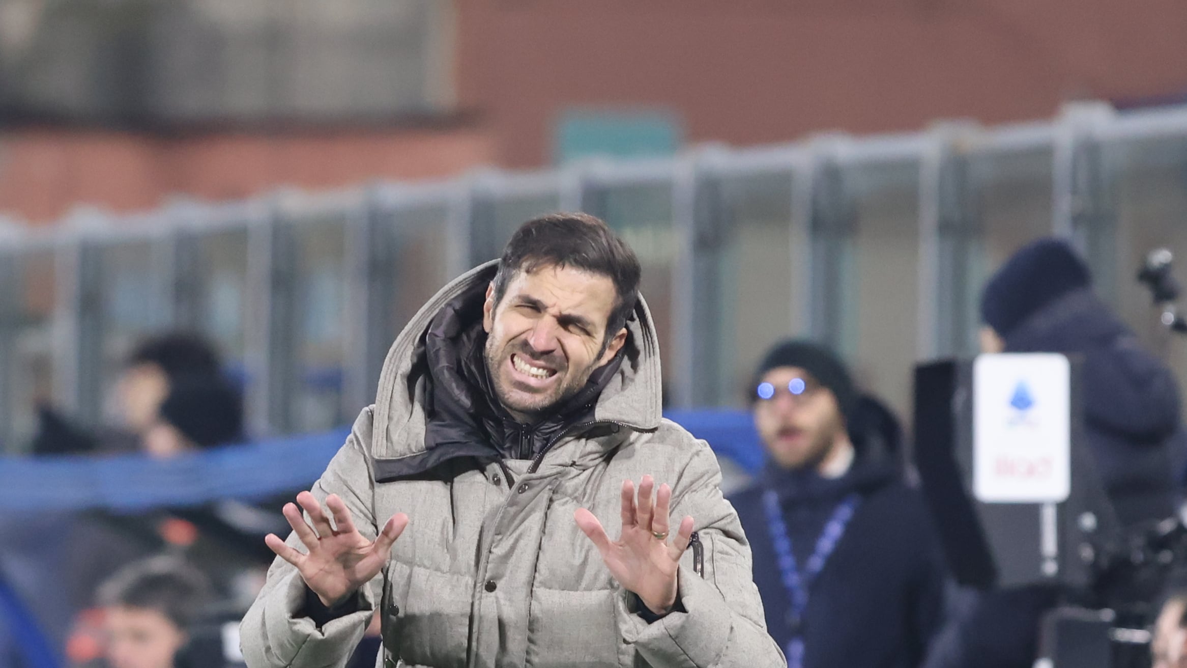 "Oggi non sto zitto". Scoppia l'ira di Fabregas: cosa è successo durante Como-Juve