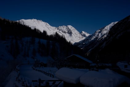 Valle d'Aosta, le immagini mozzafiato dell'inverno in montagna 1