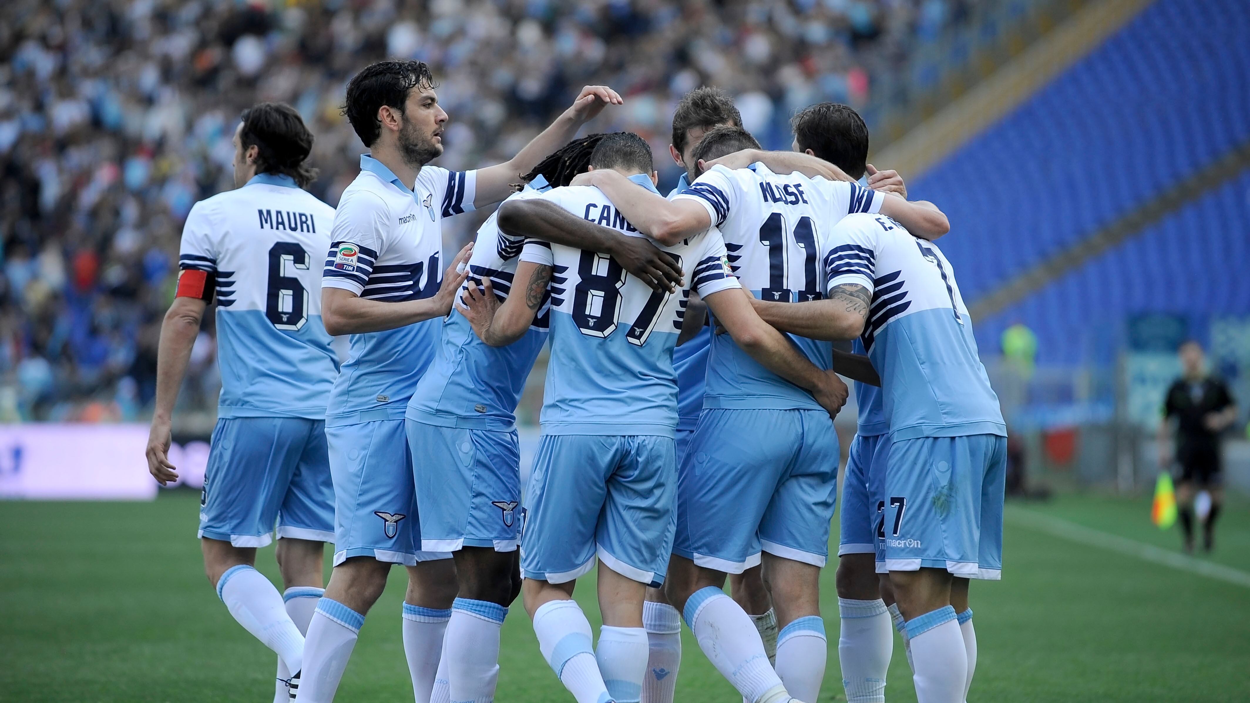La Lazio riesce nel sorpasso, solo pari Roma. Tris del Napoli