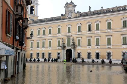 Il torrente Parma esce dagli argini 7
