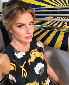 Martina Colombari, risveglio senza trucco sui social  9