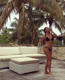 Kim Kardashian bollente in tanga 7