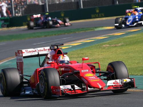 Gp Australia, doppietta Mercedes: Vettel sul podio