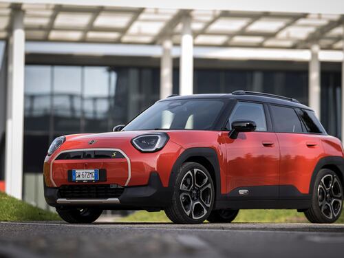 La prova della MINI Aceman, il primo crossover elettrico con gli occhi a mandorla