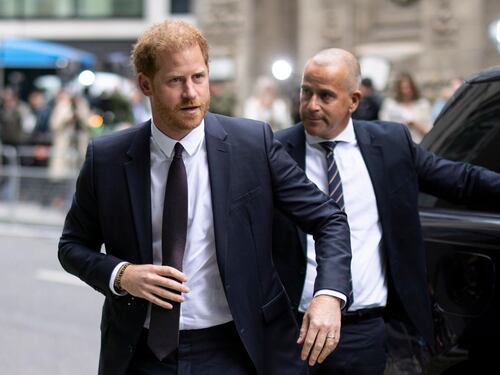 “Iniettava informazioni”. Il Mirror perde terreno contro Harry
