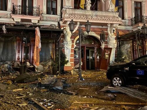 Raid russo su Odessa, colpiti edifici Unesco. Centrato per errore un palazzo in Russia