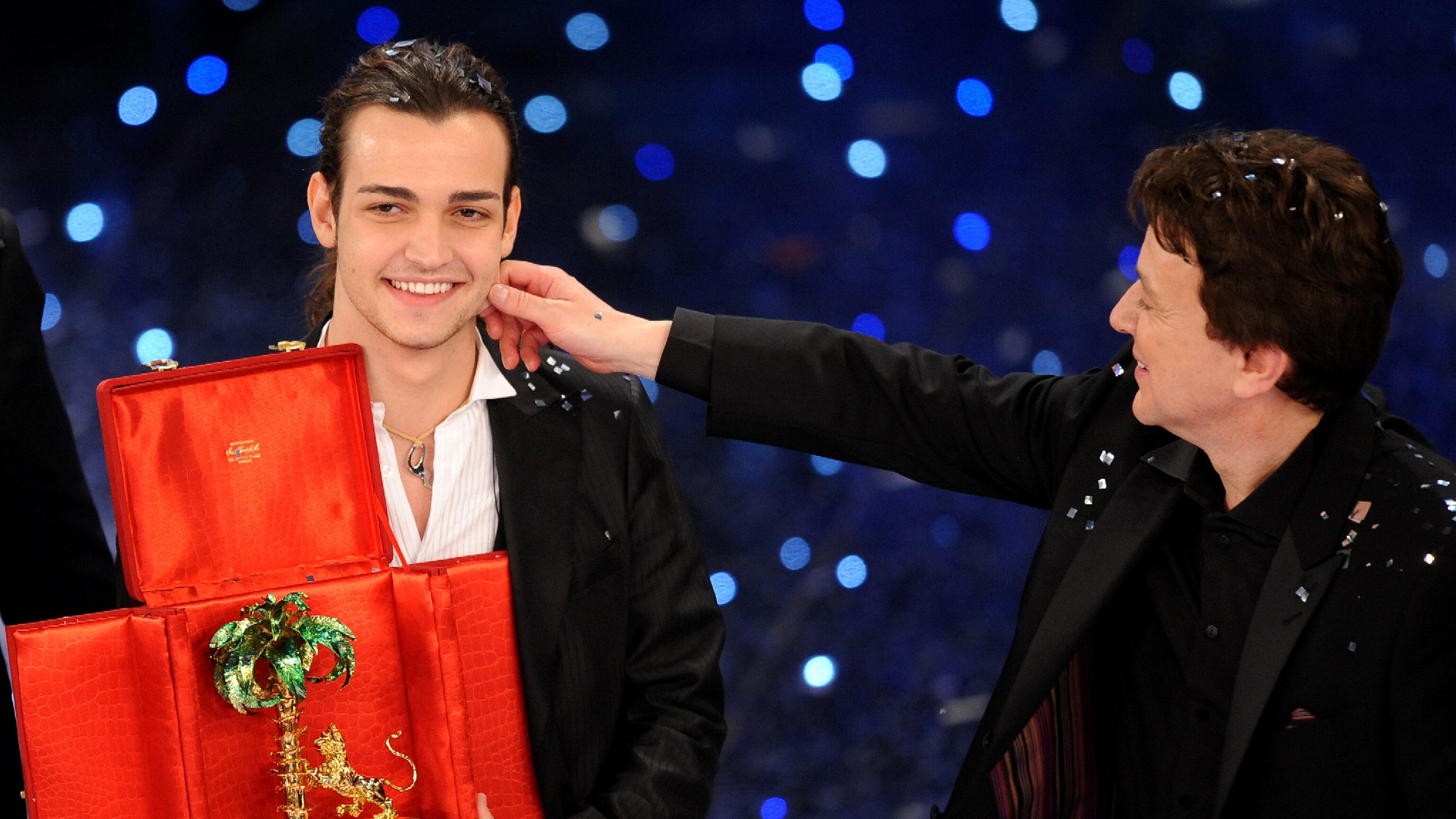 Sanremo, vince Valerio Scanu
Finale tra caos e contestazioni