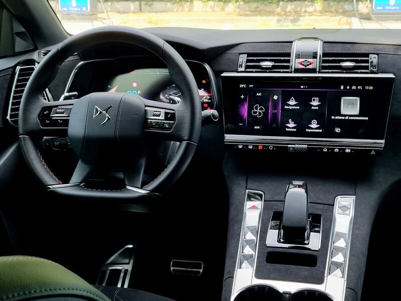 DS 7 E-Tense 4x4, da Milano a Cernobbio: guarda la gallery 16