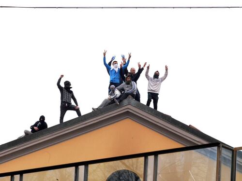 San Vittore, i detenuti in rivolta