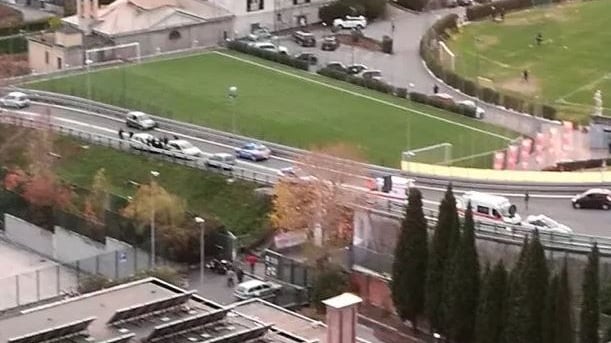 Genova, investiti 3 carabinieri: auto non si ferma all'alt