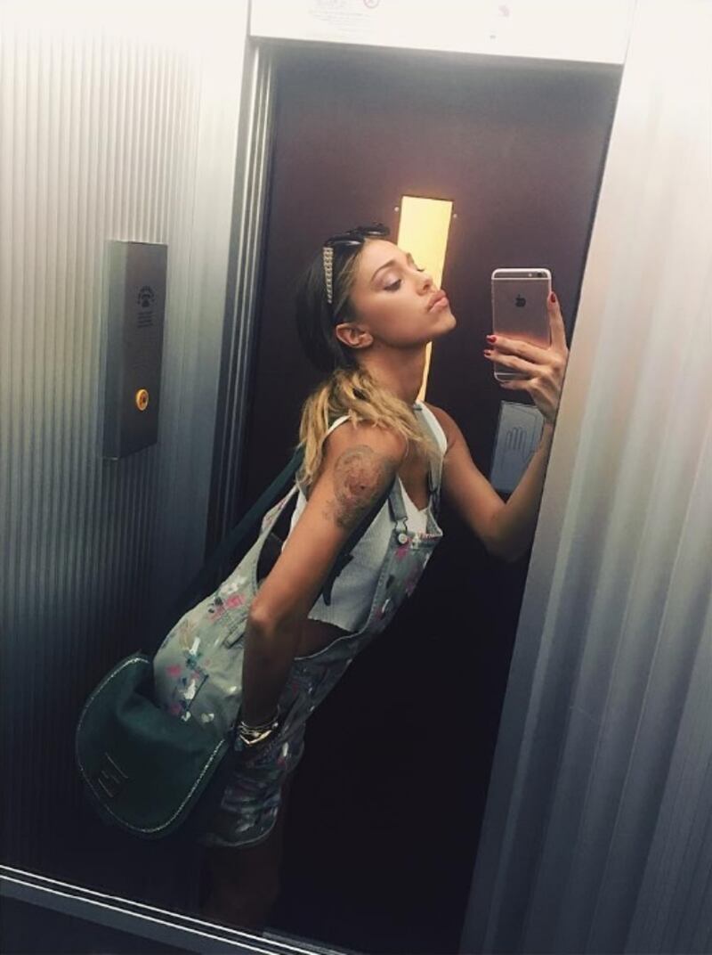 Belen Rodriguez: le foto sexy del lato b 29