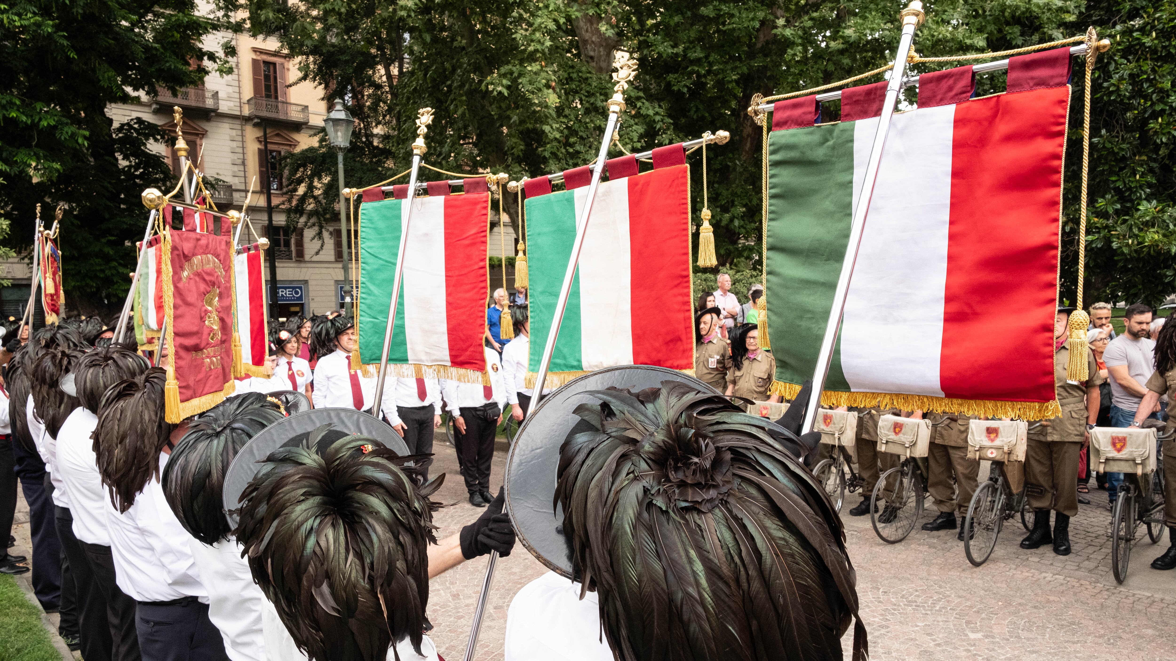 I prof non vogliono i bersaglieri a scuola. E scoppia la bufera