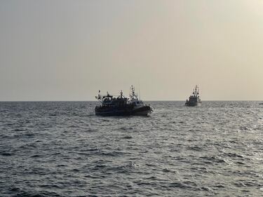 Maxi sbarco a Lampedusa: in 265 su un vecchio pescherecchio 10
