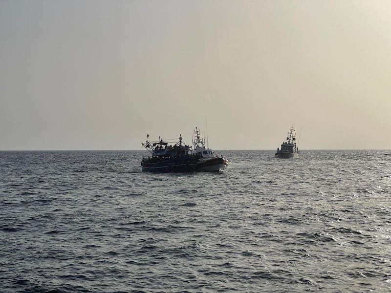 Maxi sbarco a Lampedusa: in 265 su un vecchio pescherecchio 10