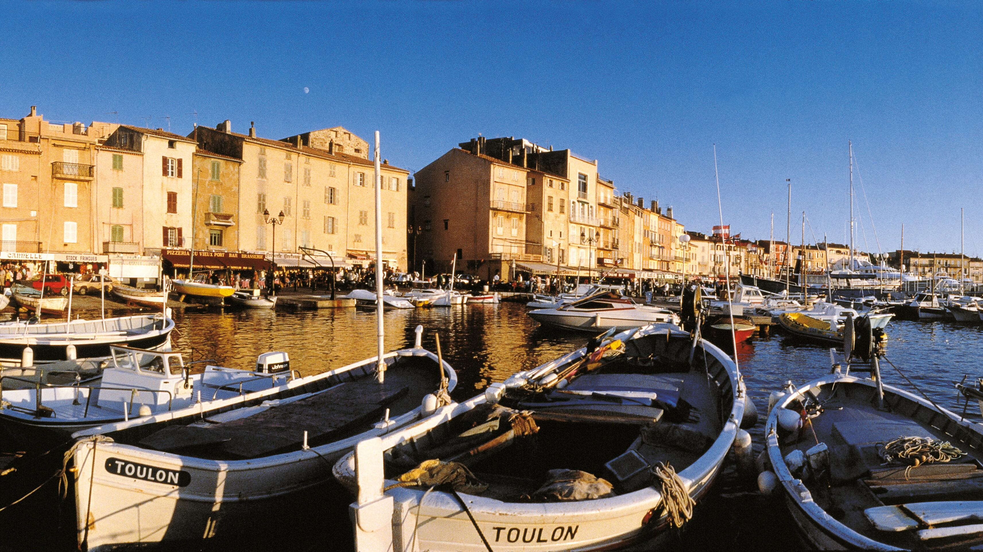 Ricchi in yacht, tirchi a terra. Colletta a vuoto a Saint Tropez