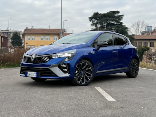 Renault Clio E-Tech: guarda la gallery della citycar ibrida francese