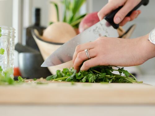 Dieta vegana per i senior: vantaggi, benefici e rischi