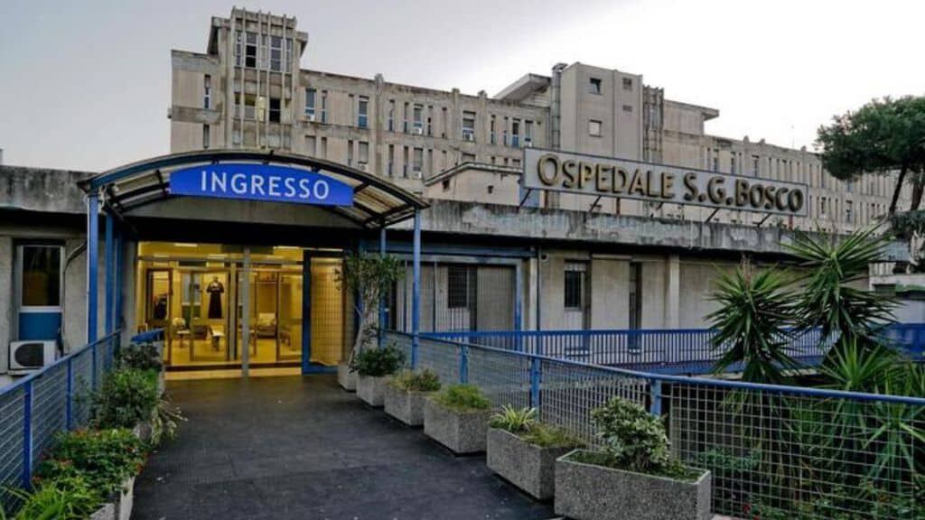Picchia medico e poliziotti nell’ospedale San Giovanni Bosco: arrestato ucraino