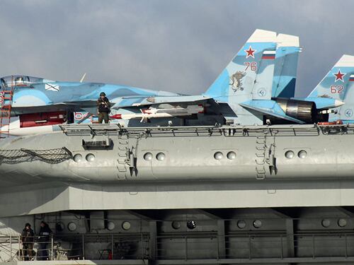La portaerei Admiral Kuznetsov lascia la Siria e ritorna in Russia