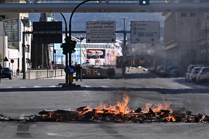 Protesta al porto di Genova: pro Pal bloccano tutto 11