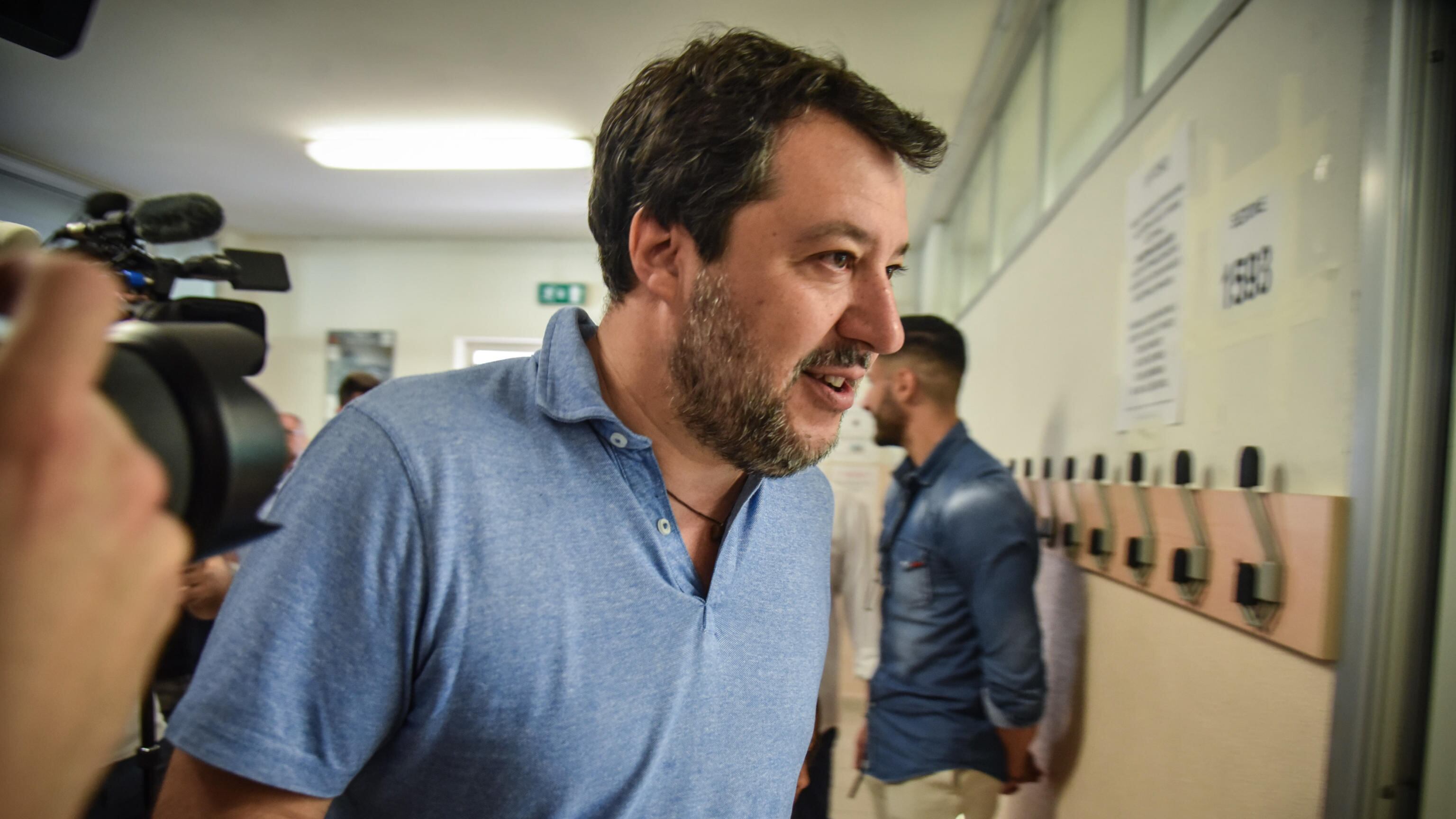 "Mi fa tristezza chi cambia partito". La stoccata di Salvini a Di Maio