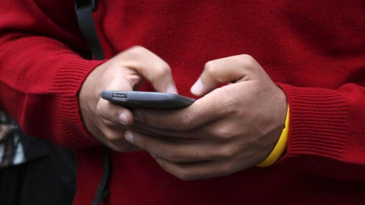 Iran, governo crea una app per denunciare all'istante gli "atti immorali"