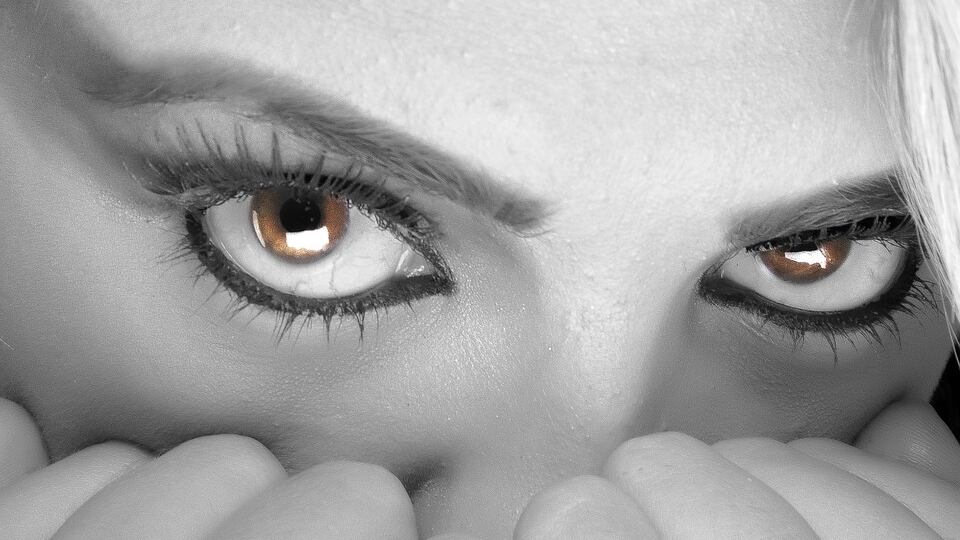 Guardami negli occhi e ti dirò a cosa stai pensando