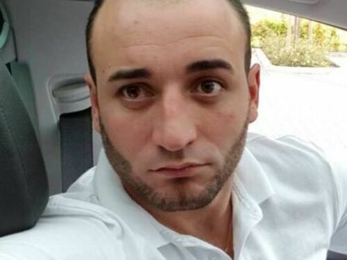 Difende il figlio e muore per un pugno. Tragedia fuori da una discoteca a Mestre