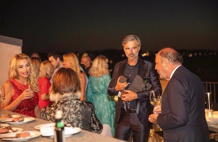Beppe Convertini compie gli anni e festeggia con gli amici più cari 1