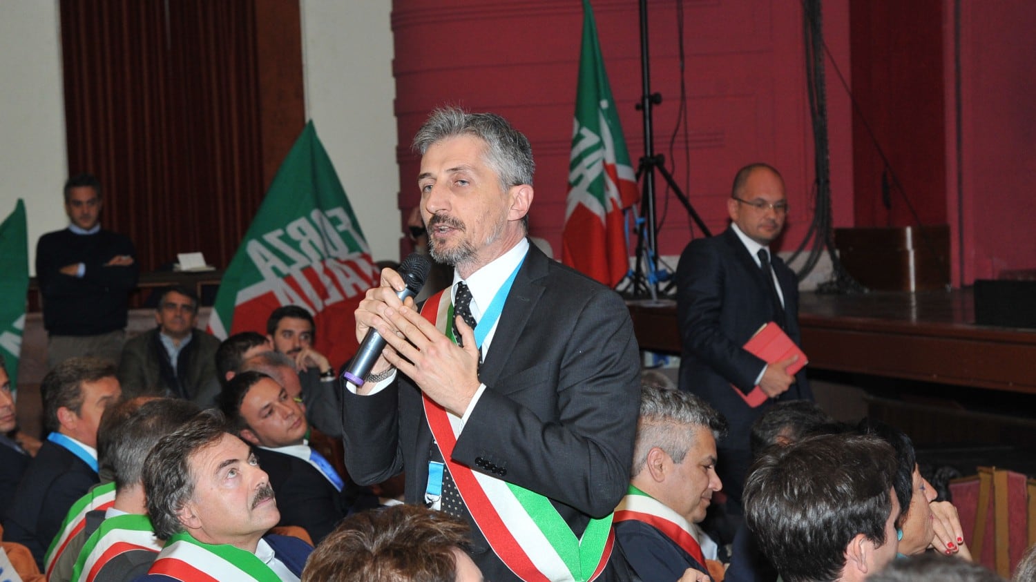 La rivolta dei sindaci del No per mandare a casa il governo