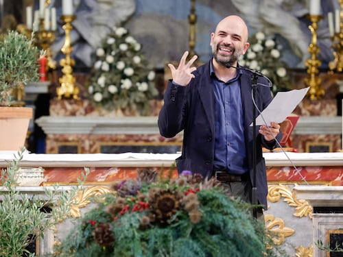 Saviano trova la sua strada recitando San Gennaro