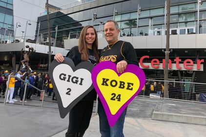 Gli scatti del commovente saluto a Kobe e Gianna Bryant 5