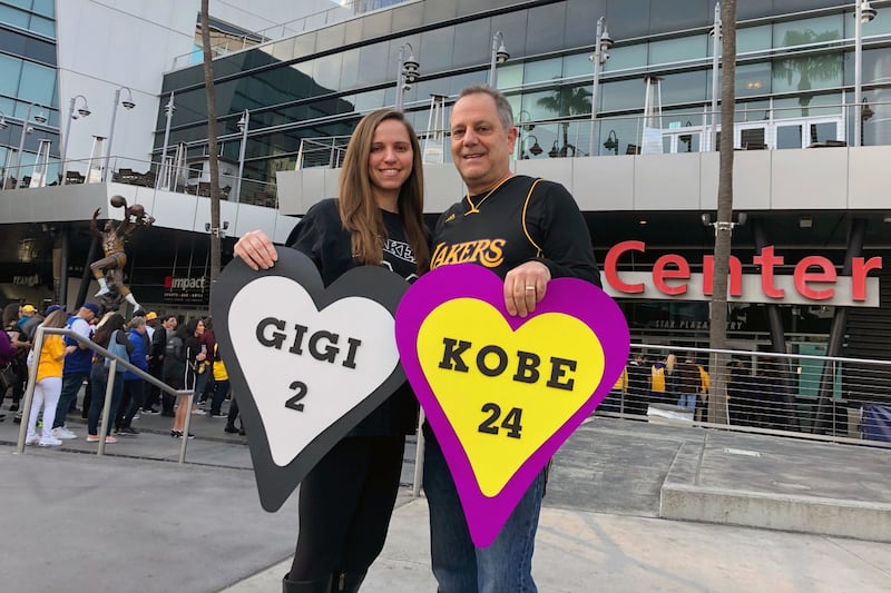 Gli scatti del commovente saluto a Kobe e Gianna Bryant 5