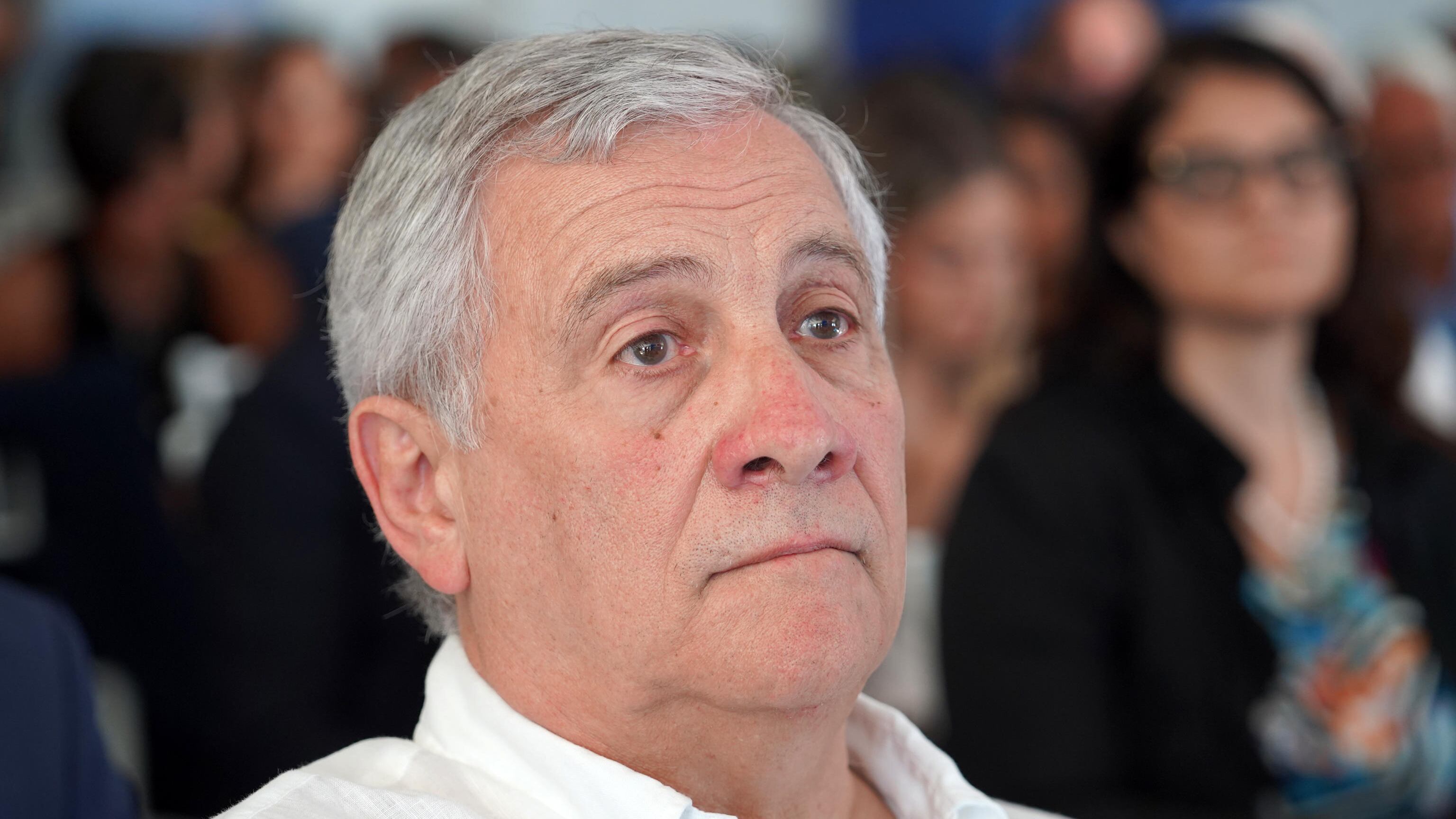 La mossa di Tajani: "Si possono detassare straordinari e festivi"