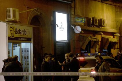 Rapina nel Napoletano, gioielliere uccide uno dei malviventi 8
