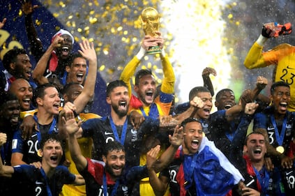 La Francia solleva la Coppa del Mondo: tutte le foto della festa  14