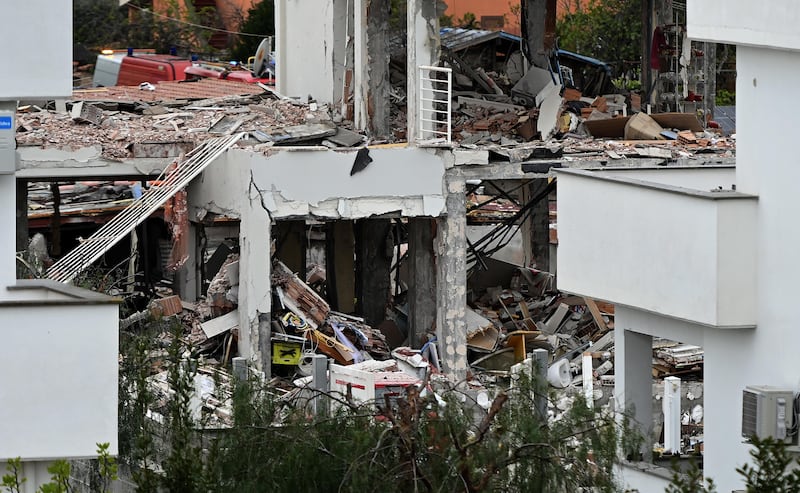 crolla palazzina Roma