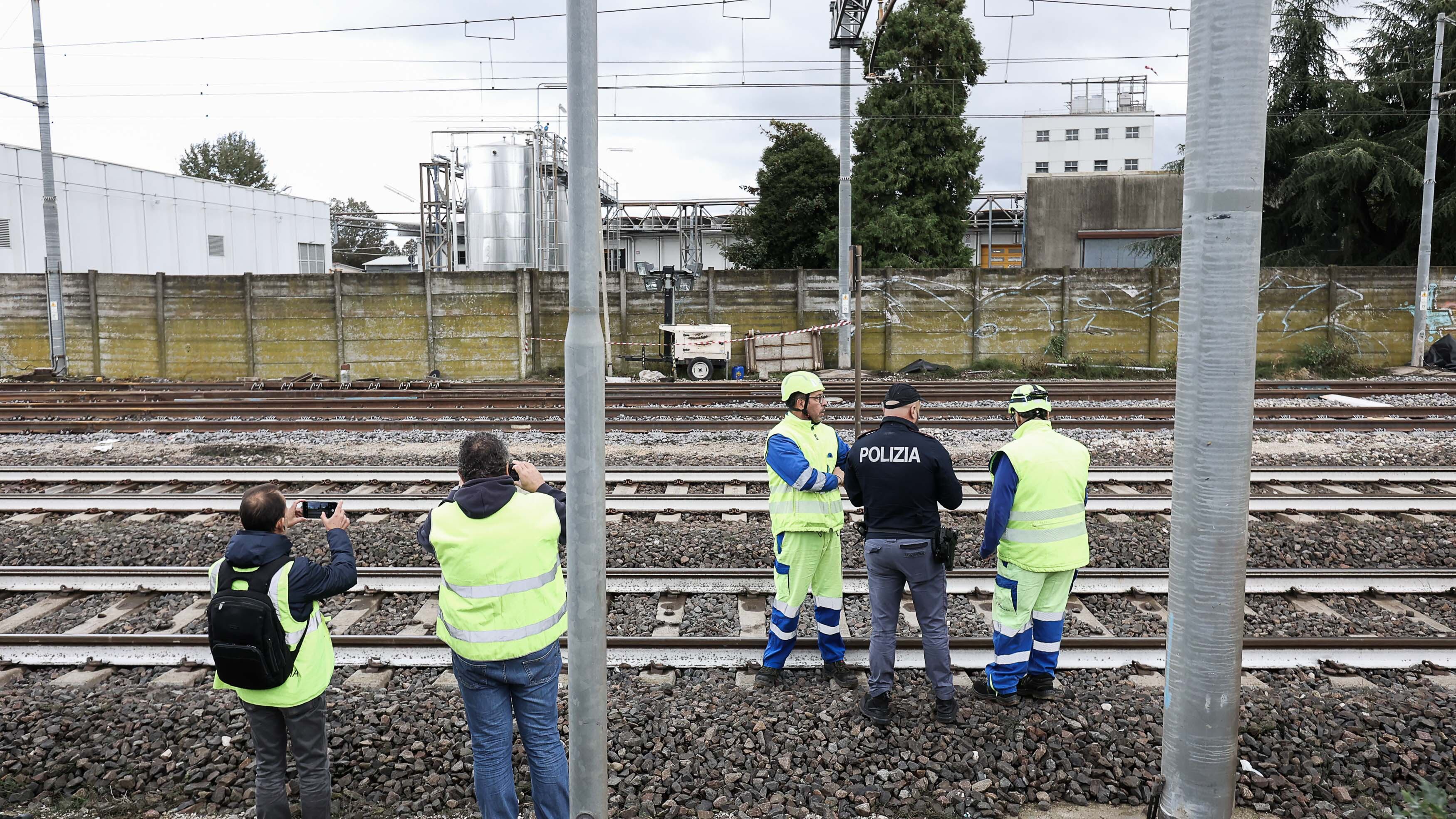 Tragedia sulla linea Bologna-Venezia: operaio investito sui binari. Treni sospesi per ore