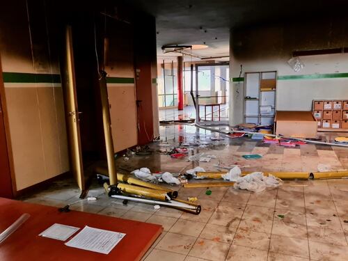 Incendiano la scuola: arrestati quattro baby vandali