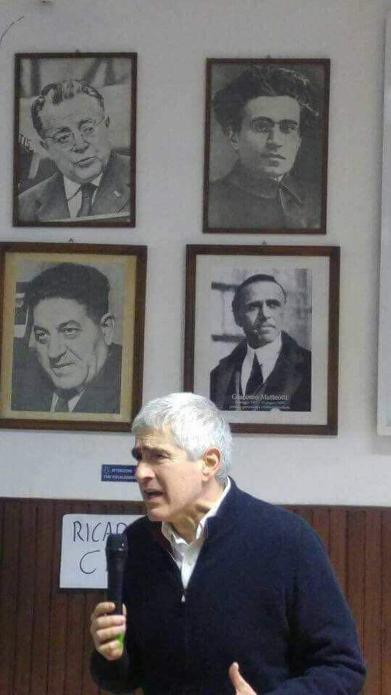 Casini e le foto che imbarazzano