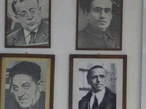 Un Dc tra i comunisti: la foto che imbarazza Casini